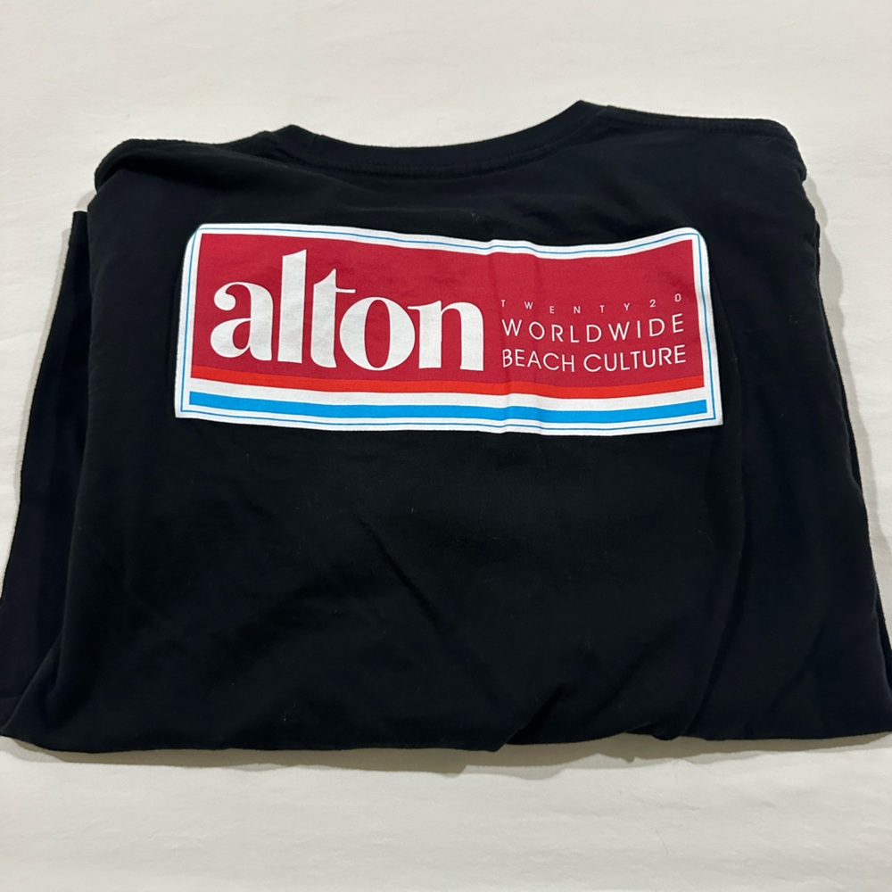 Boys Alton long sleeve tshirt, size large, in excellent condition.